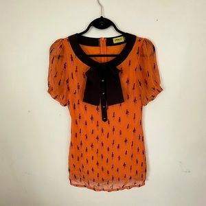 Ladies flirty patterned top